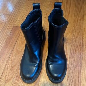 Women’s short black booties